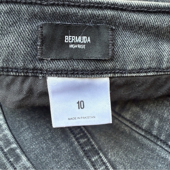 Express Bermuda High Rise Jean Shorts Women's Size 10 Stretch Black Denim Wash - Picture 5 of 8